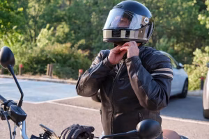 Comment assurer une moto après un accident : Les étapes à suivre
