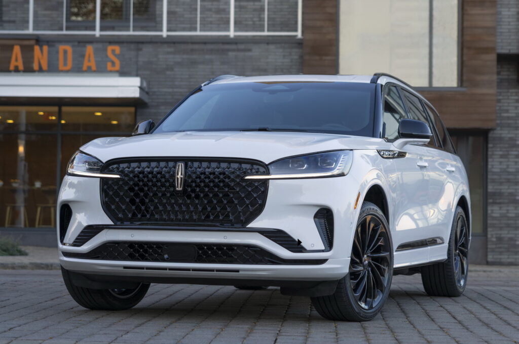   Cette garniture de Lincoln SUV peut littéralement s'envoler pendant que vous conduisez