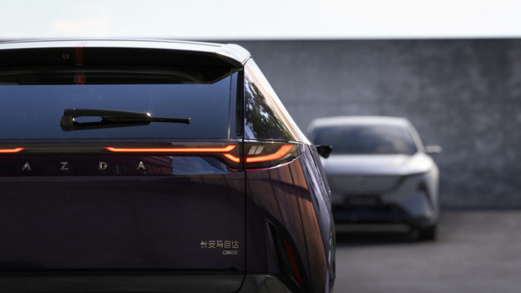   Le croisement électrique de Mazda le tue en Chine, viendra bientôt en Europe