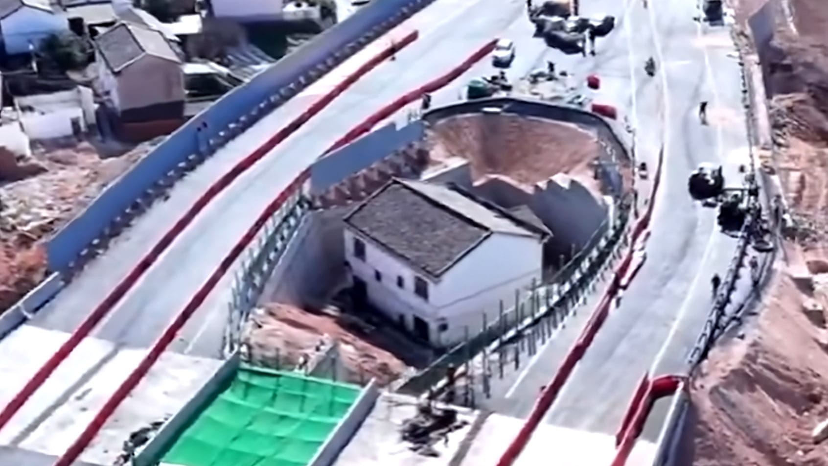 Man’s Stubborn Gamble Leaves His House Surrounded By Massive Highway