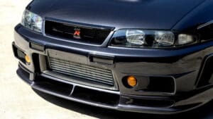 Vous pourriez acheter une hypercar exotique ou cette Nissan 1996