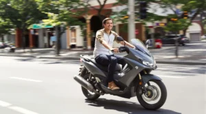 Pourquoi choisir une moto automatique change votre conduite